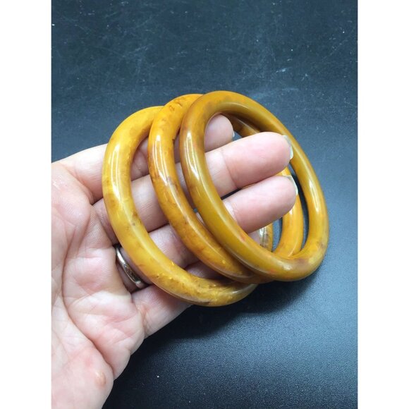 Bakelite Bangles Ombre Swirls Set of 3 Yellow Color Round Edges Retro Bracelets - Picture 6 of 7